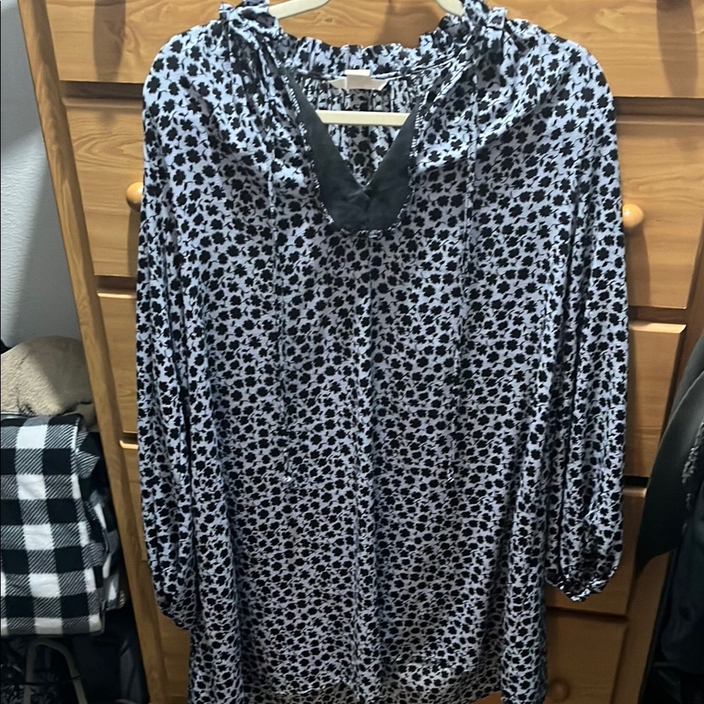 Chic Black and White Floral Blouse